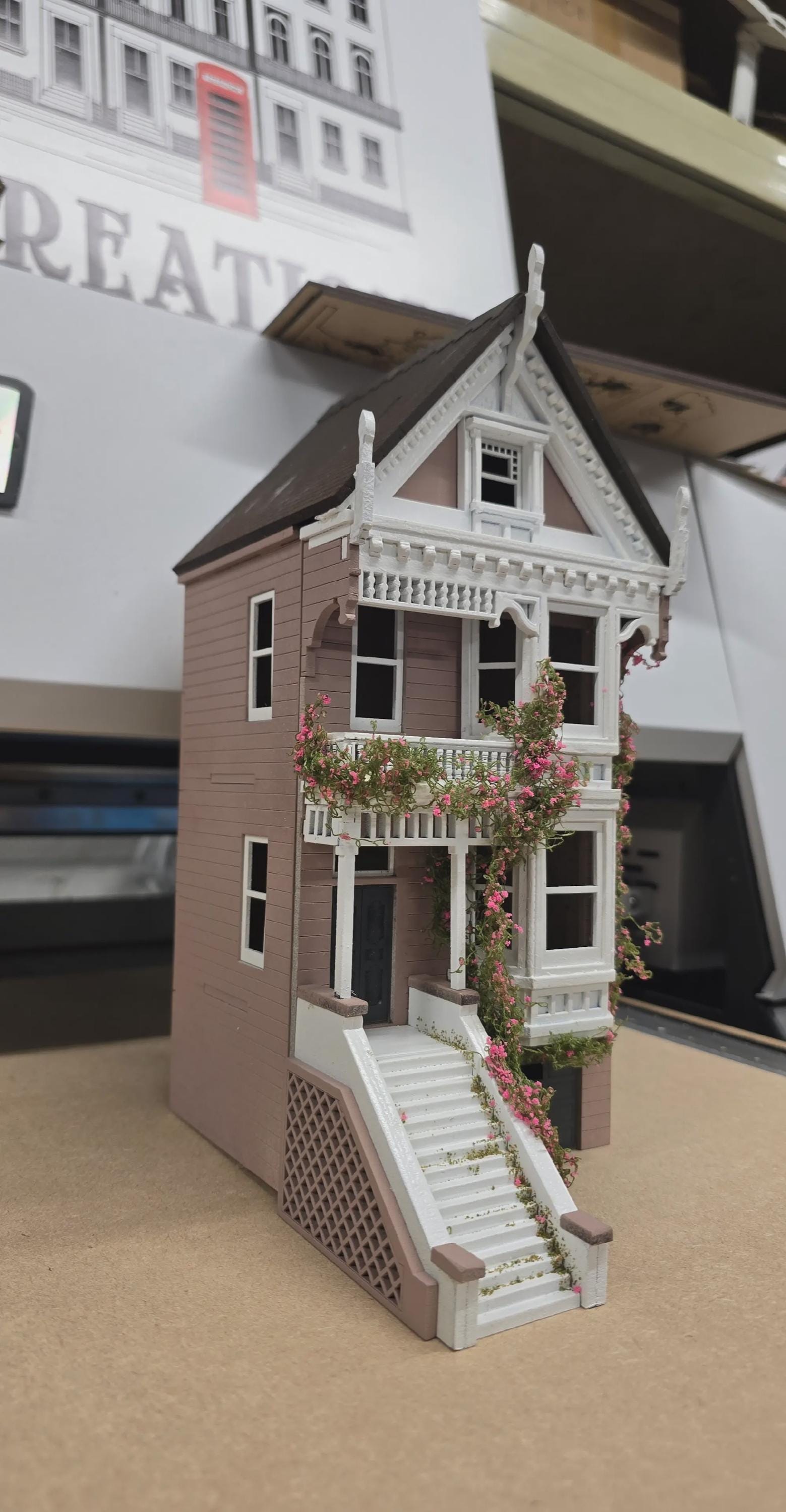 Painted Lady 3 - 1;48th scale kit , Dollhouse, Miniature