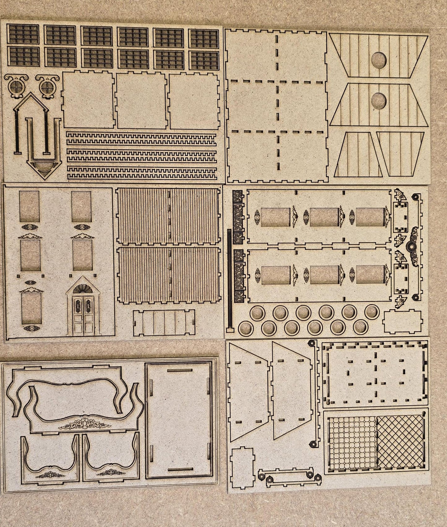 Miniature kit model "La Grande Maison" DIY Kit with Open Front 1:144th Scale