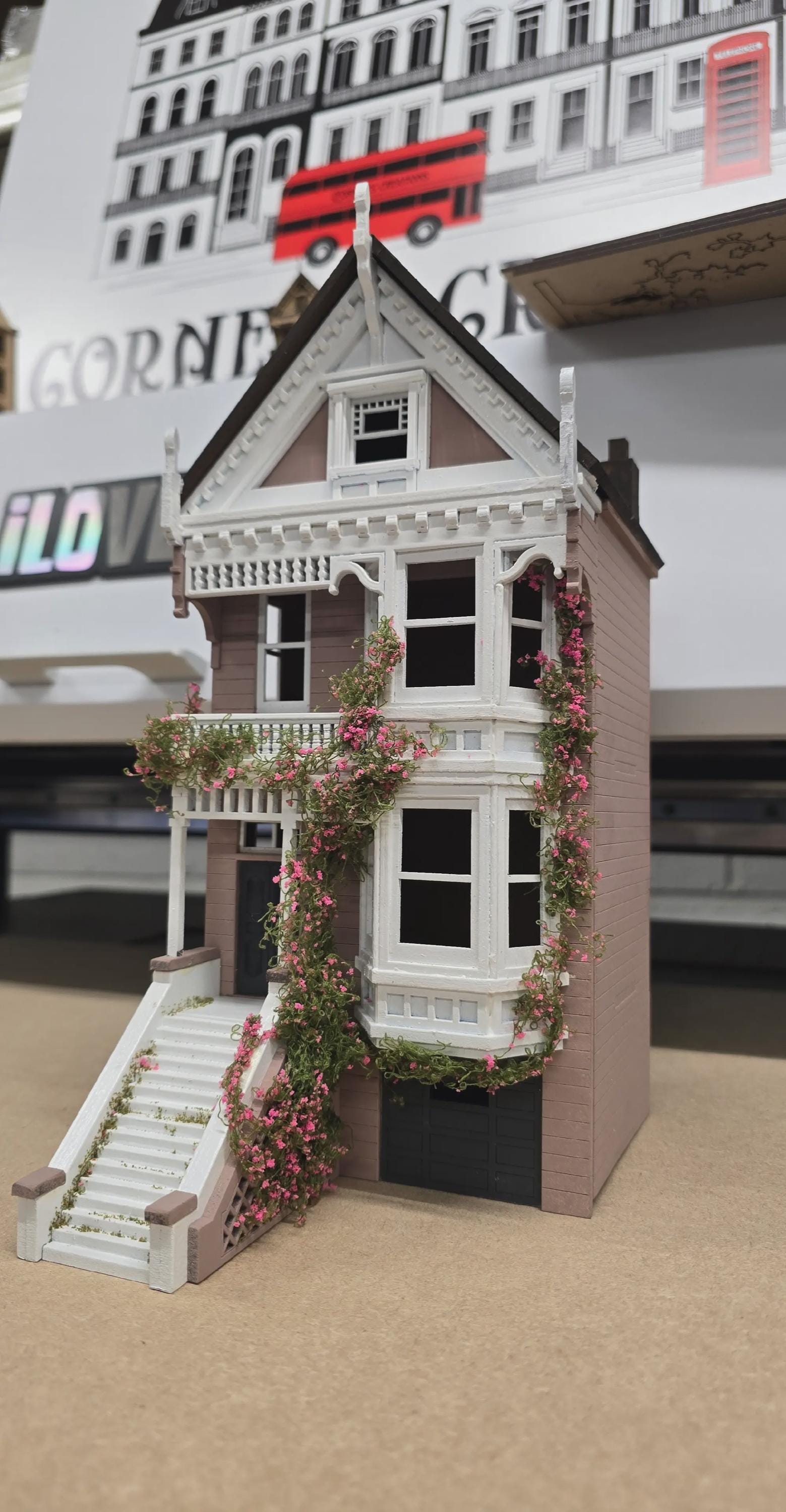 Painted Lady 3 - 1;48th scale kit , Dollhouse, Miniature