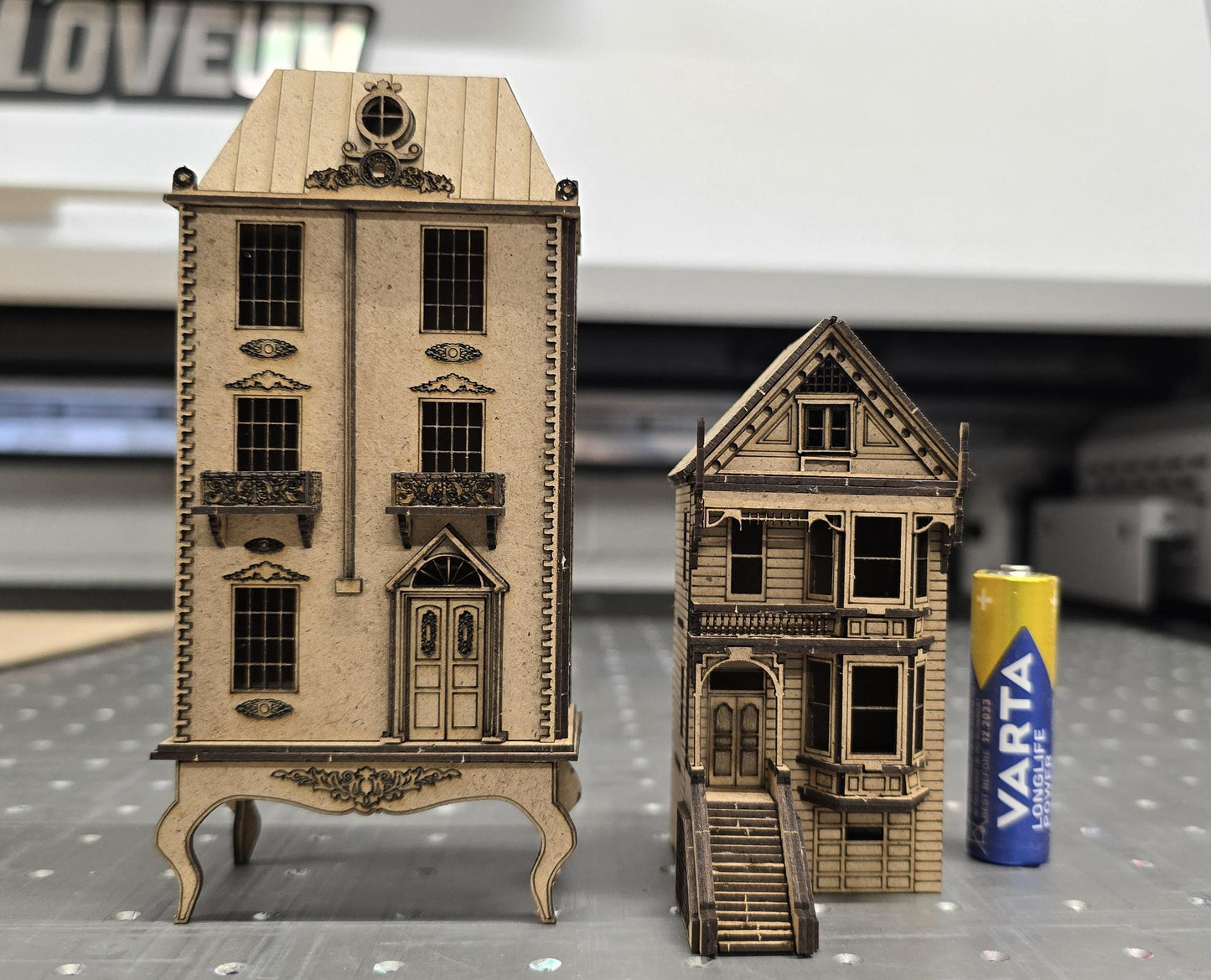 Miniature kit model "La Grande Maison" DIY Kit with Open Front 1:144th Scale
