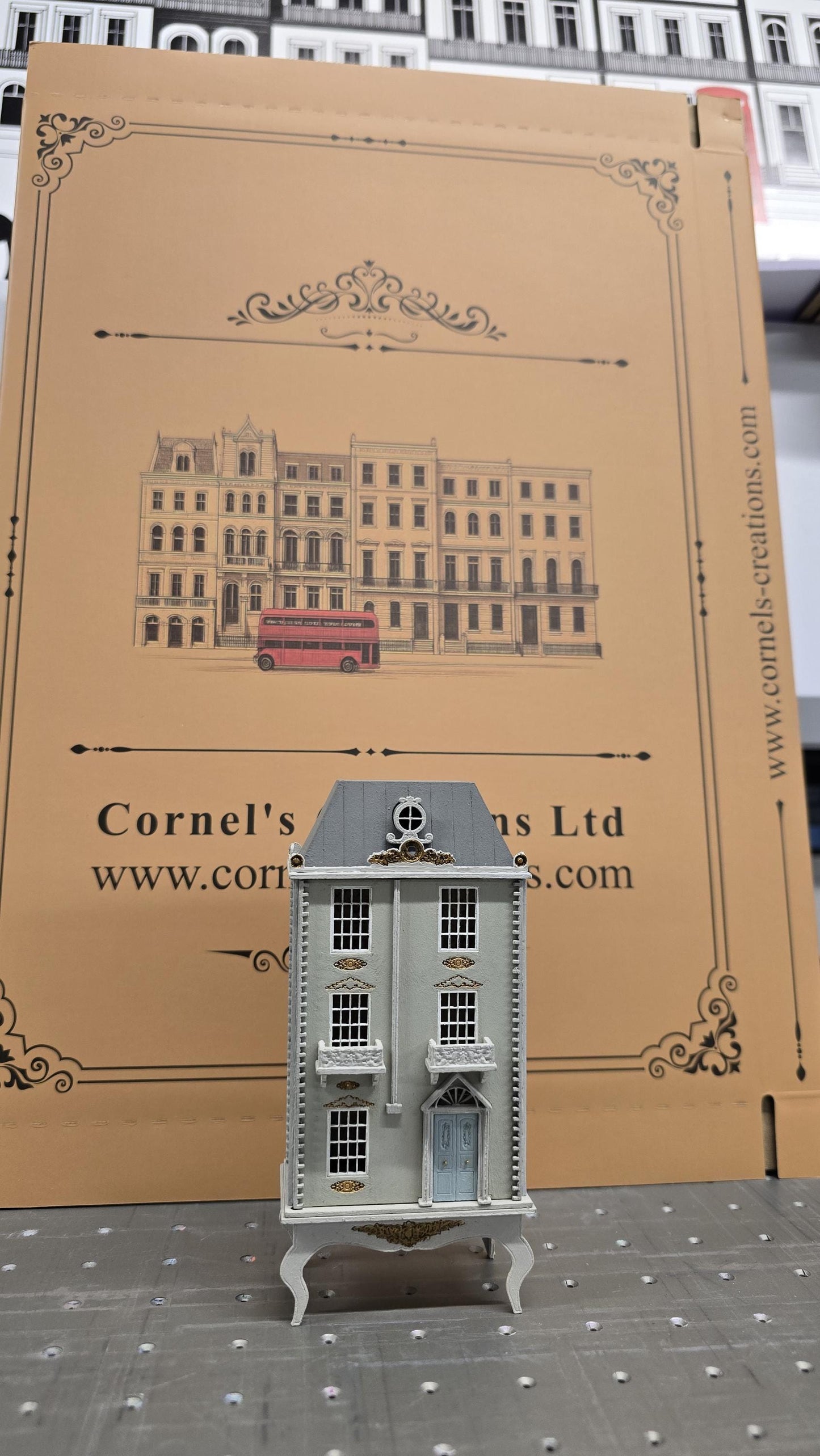 Miniature kit model "La Grande Maison" DIY Kit with Open Front 1:144th Scale