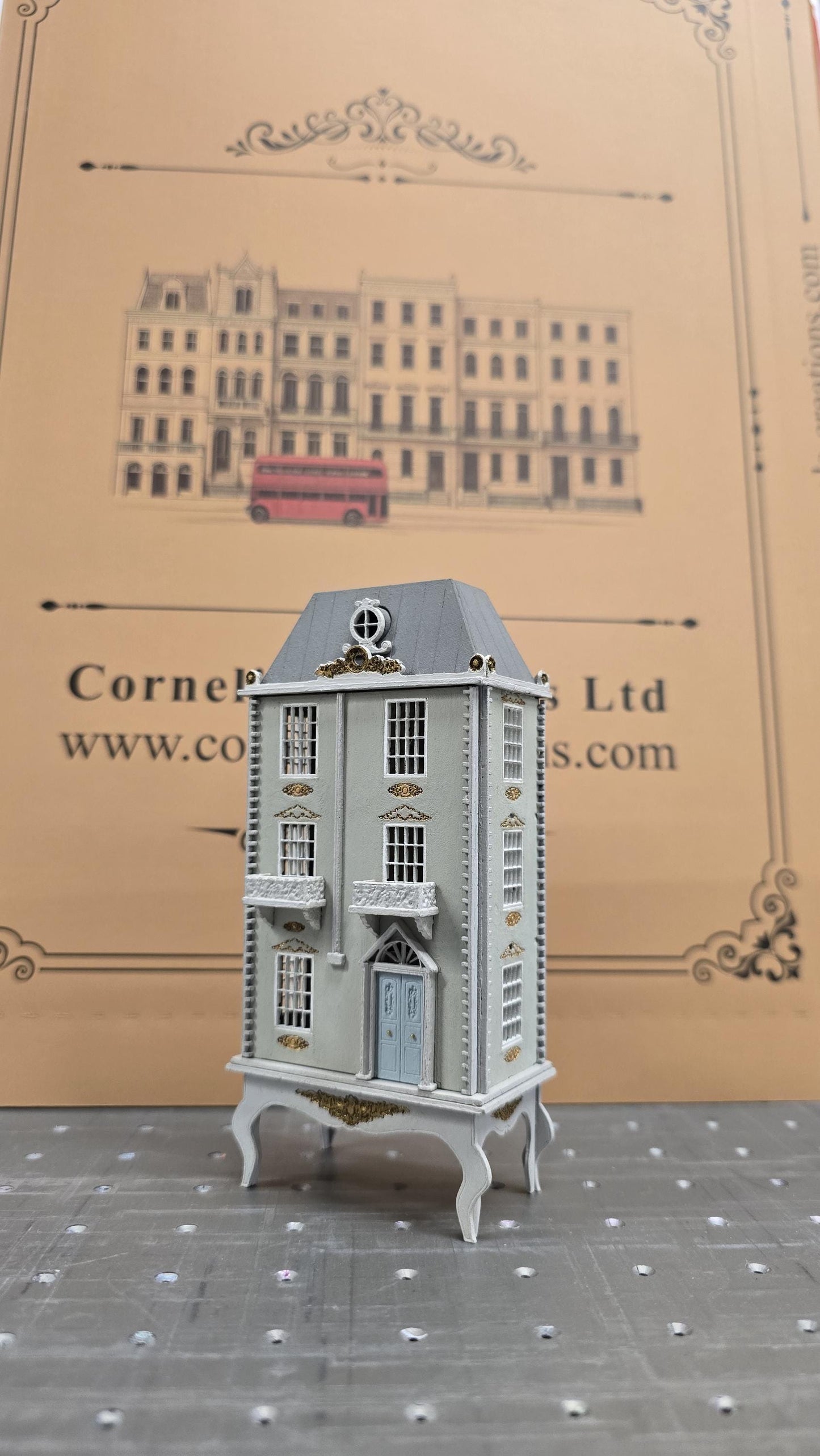 Miniature kit model "La Grande Maison" DIY Kit with Open Front 1:144th Scale