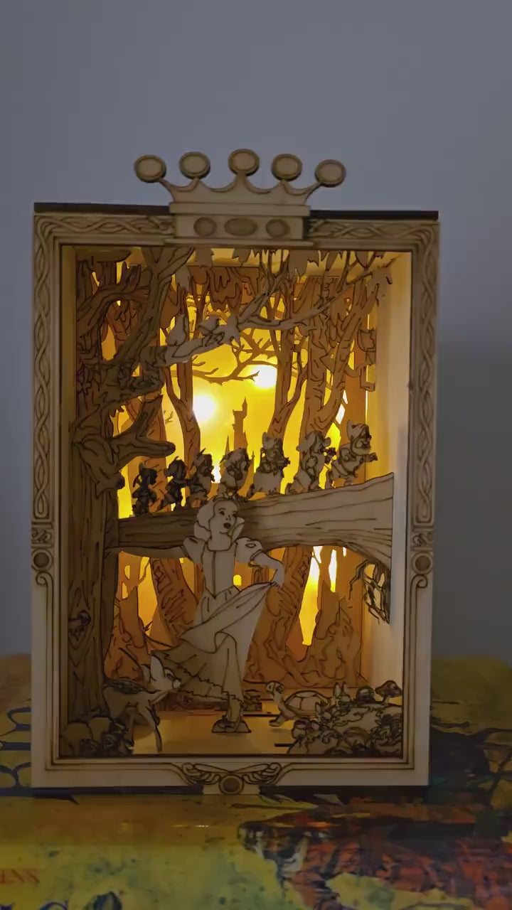 Snow White -BookNook kit /Diorama